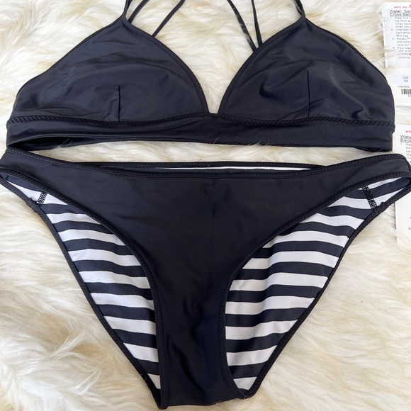 Lululemon Reversible Black White Stripe Bikini Set size 10 top and 8 bottom - Picture 4 of 7